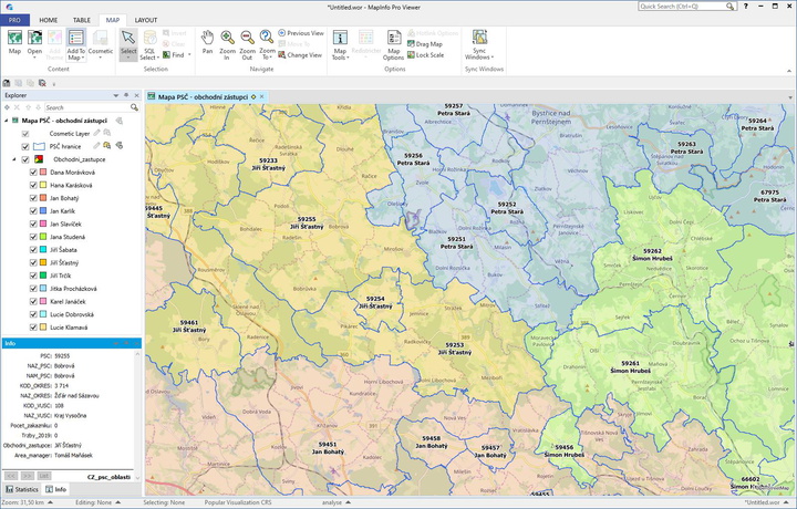 Ukázka prostředí: na obrázku vidíte oblasti PSČ obarvené podle obchodního zástupce v prostředí aplikace MapInfo Viewer. Vlevo se nachází ovladač vrstev, popis na mapě ukazuje kód PSČ a jméno obchodního zástupce.